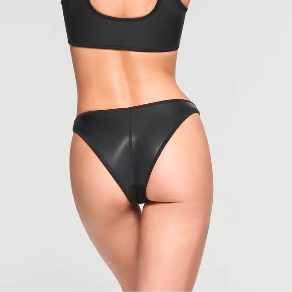 SKIMS ❤️‍🔥 NEOPRENE TANGA BOTTOM NWT SIZE MEDIUM